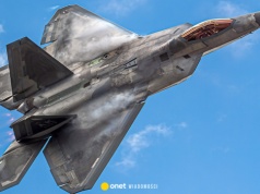 Ten myśliwiec jako pierwszy uderzy w Iran? Dotarł na Bliski Wschód