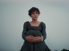 Netflix pokazał teaser serialu „Duma i uprzedzenie” z Emmą Corrin