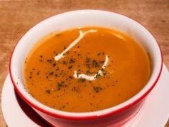 Francuzi zajadają krem ze skorupiaków. Wygląda niepozornie, a czaruje smakiem