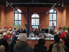 Tłumy zainteresowanych koncertem zespołu Lemon. Kolejne transze bezpłatnych zaproszeń odbierać można po południu