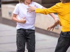 Hejt w szkole zaczyna się od ślepych rodziców