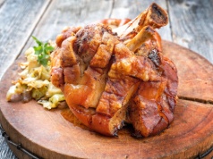 Radne Żoliborza walczą z mięsem. Czy posiłki na imprezach będą tylko roślinne?