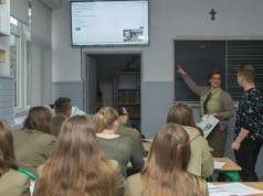Płacą nauczycielom więcej, niż wymaga MEN. Najwyższe kwoty w budżecie