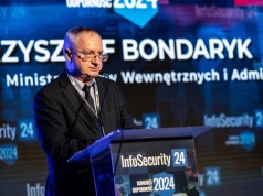 Brak przełomu i finansowa „kroplówka”. Gen. Bondaryk o odbudowie służb