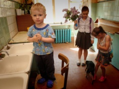 Przedszkolak ma "śmierdzącą fazę"? Nauczycielka zdradza sposób na przetrwanie tego czasu