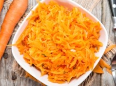 Wymieszaj z tartą marchewką i podaj do kotletów. Pasuje jeszcze lepiej niż zasmażana z babcinego przepisu