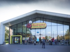 Imigrant chciał okraść „Biedronkę”. Przyłapany, wyciągnął nóż