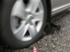 Wpadłeś autem w dziurę? To musisz zrobić, żeby dostać odszkodowanie