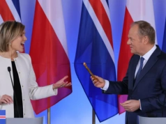 Tusk zaskoczył premier Islandii. Wręczył jej drobny prezent