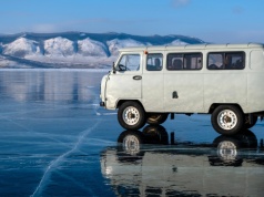 Tysiące turystów utknęło nad jeziorem Bajkał, ponieważ warunki na drogach pokryte lodem są nadal niebezpieczne