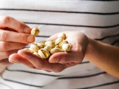 Są pyszne i zdrowe, ale nie każdy może je jeść? Dla tych osób mogą być szkodliwe. Jeśli do nich należysz, nie sięgaj po pistacje