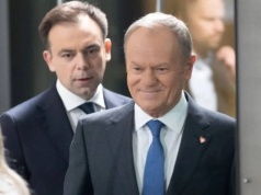 Wiceminister Nowak broni Tuska po słowach o „zakutych łbach”. I dorobił do tego ideologię