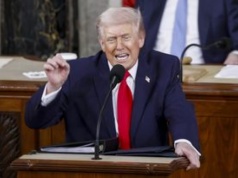 "Odesłać tam, skąd przybyły". Trump o kongresmenkach i De Niro