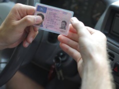 Przykręcanie śruby kierowcom trwa. Prawo jazdy będzie można stracić za przekroczenie prędkości o 50 km/h poza obszarem zabudowanym