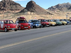 Fiaty 126p znów na trasie. Polonijne maluchy podbiły Zachód USA!