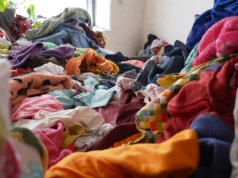 Firmy nie będą mogły niszczyć niesprzedanej odzieży. Ekspert mówi, dlaczego łatwiej było wyrzucić