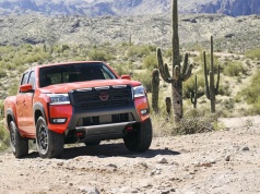 Nowy Nissan Frontier 2026. Klasyczny pickup z V6 3,8 litra 310 KM