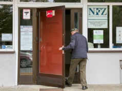 Opieka koordynowana w POZ. NFZ daje nawet 9 tys. zł, ale zabierze pieniądze za „martwe” umowy