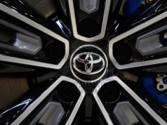 Toyota bije rekordy sprzedaży pomimo wysokich ceł w USA. Produkcja jednak spada
