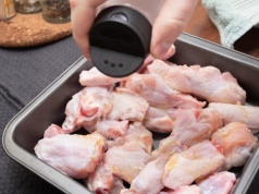 Wcale nie marynata. Sekret soczystego mięsa? Szefowa kuchni z gwiazdką Michelin zdradza trik