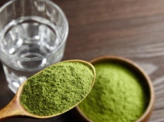 Wspiera trawienie, włosy i naturalne oczyszczanie - sproszkowana pokrzywa w codziennej diecie