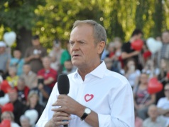 Donald Tusk ukarany. Komisja Etyki podjęła decyzję ws. słów o "pajacu".