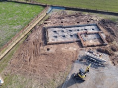 Jak przygotować podłoże pod garaż blaszany? Fundament, kostka, płyta betonowa – krok po kroku