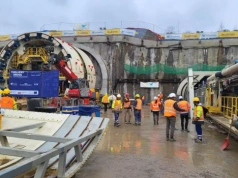 Dramatyczny wypadek przy budowie tunelu w Męcinie. 42-latek wpadł pod wagon