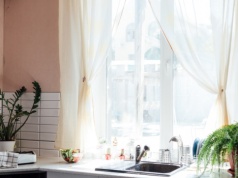 Te firanki to wnętrzarski hit. Projektanci polecają je do kuchni