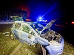 Poślizg na ul. Hulczyńskiej – Fiat uderzył w słup