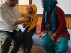 Shiva zaczął chodzić, Navaraj dostanie protezę. Polska grupa pomaga niepełnosprawnym w Nepalu