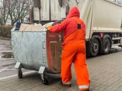Śmieciarka nagle zaczęła się palić. Źródłem był mały przedmiot