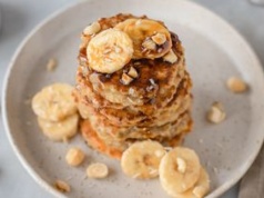 Zblenduj, usmaż i jedz. Najprostsze placki na śniadanie bez grama cukru