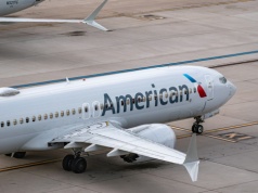 Ostrzelano samolot pasażerski. Ślady po kulach na skrzydle