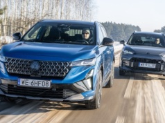 Hybrydowe Renault Austral i Toyota Corolla Cross: podobna cena, usportowione wersje, różne priorytety | PORÓWNANIE