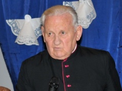 Wieloletni prałat – ksiądz Marian Stochniałek będzie Honorowym Obywatelem Wielunia