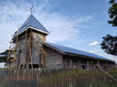 Tarnowscy księża wspierają budowę kościoła w Afryce