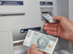 Kolejna sieć zmienia limity wypłat z bankomatów. Nowy limit dla kart i zmiany w BLIK