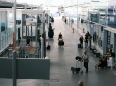 Paczkomat zamiast dopłaty za bagaż w Ryanairze? Brytyjczycy zainspirowali się Polakami