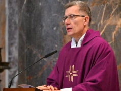 Ks. Bajor: wielkopostne postanowienie to duchowy kwiat dla Boga