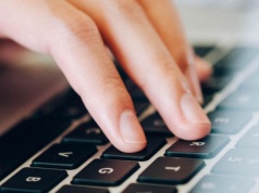 Policja w siedzibie Allegro. 