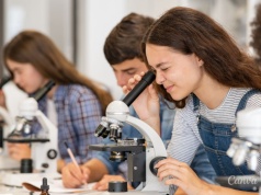 Czy mikrobiolodzy z UJK pomogą osobom chorym na RZS?