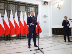 Zakłócił konferencję Nawrockiego. Lekcja kultury dla posła KO