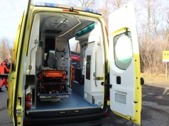 Karetka miała problem z dojazdem do domu pacjenta. Wójt zaoferował… zakup łańcuchów na koła