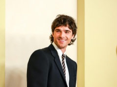 Co czyta Jacob Elordi? Te tytuły, które poleca gwiazdor nowych „Wichrowych Wzgórz”, mogą cię zaskoczyć