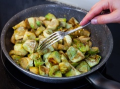 Działa jak okład na stłuszczoną wątrobę. Polacy wciąż jedzą za mało