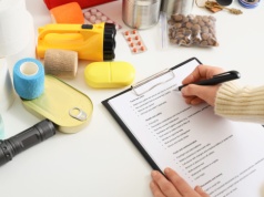 Już nie 72 godziny, a 10 dni. Ten zestaw awaryjny musi mieć każdy. Niemcy podali listę