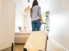 Często nocujesz w hotelu? Prosty trik ze wstążką oszczędza nerwów