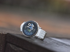 Ten smartwatch sprawdzi, jak zużywasz buty. Przy okazji nauczy cię biegać