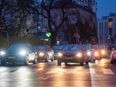 Halogen czy LED? Wybór zmienia widoczność po zmroku. Różnice widać już po pierwszej jeździe